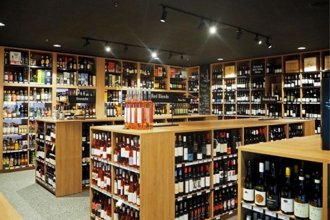 Display cabinets & shelving