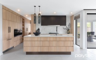 polytec KITCHEN - Doos and panels in Casentino Beech Woodmatt, Overhead doors in Guilford,  and Tempest Woodgrain.