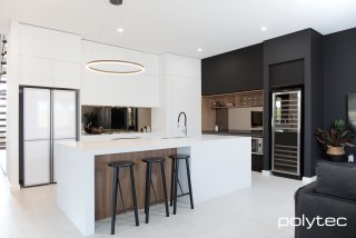 polytec KITCHEN - Doors, drawers and panels in Ultra White Venette, Overhead cupboards in Black Venette, Shelving and bar panels in Notaio Walnut Ravine.