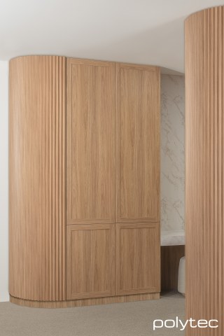polytec WARDROBE - Surano doors in Prime Oak Woodmatt, Peak Steccawood battens in Prime Oak Woodmatt, Drop front benchtop and wall lining in Marmo di Torre Smooth.