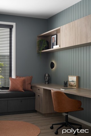 polytec STUDY & ENTERTAINMENT - Doors and panels in Antico Oak Woodmatt, Wall lining in easyVJ100.