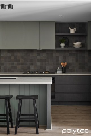 polytec KITCHEN - Doors and panels in Black Ply Woodmatt,  and Oasis Smooth, Bar back in easyVJ100.