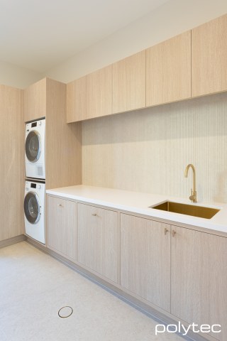 polytec LAUNDRY - Doors and panels in Coastal Oak Woodmatt.