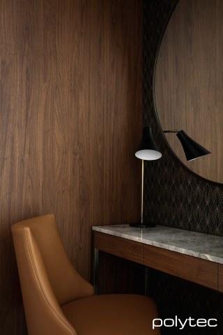 polytec STUDY & ENTERTAINMENT - Desk and wall panelling in Florentine Walnut Woodmatt.