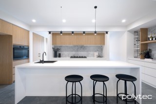 polytec KITCHEN - Doors and panels in Boston Oak Woodmatt,  and Polar White Matt.