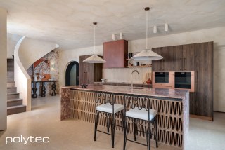 polytec KITCHEN - Doors and panels in Rojo Walnut Woodmatt, Kickboards in Copper Leaf Matt.