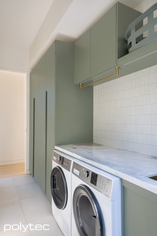 polytec LAUNDRY - Doors and panels in Topiary Smooth.