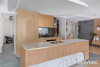 polytec KITCHEN - Doors and Panels in Boston Oak Woodmatt,  and Bronze Gold Leaf Matt.