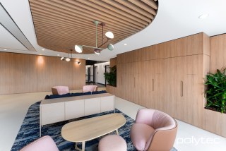 polytec COMMERCIAL & ARCHITECTURAL - Doors, wall panels and ceiling feature in Tasmanian Oak Woodmatt.
