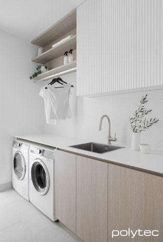 polytec LAUNDRY - Doors and shelving in Coastal Oak Woodmatt, Doors in Cove 25.