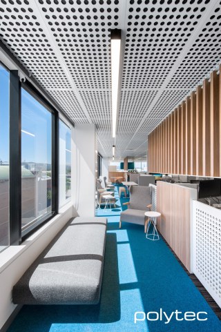 polytec COMMERCIAL & ARCHITECTURAL - Screening and panels in Natural Oak Ravine.