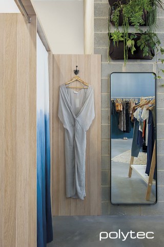 polytec COMMERCIAL & ARCHITECTURAL - Change rooms in Natural Oak Ravine.