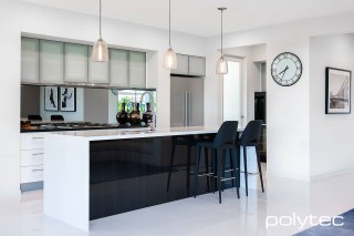 Polytec - CREATEC drawers in New Ultra White Gloss, Overhead cupboard doors in Frosted glass insert.