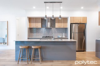 polytec KITCHEN - Melamine doors, drawers and panels in Strata Grey Sheen, Melamine overhead cupboards in Natural Oak Matt.