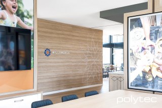 polytec COMMERCIAL & ARCHITECTURAL - Wall panels in Natural Oak Ravine.