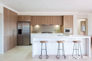 polytec KITCHEN - Doors and panels in Maison Oak Ravine, CREATEC drawers in New Ultra White Gloss.