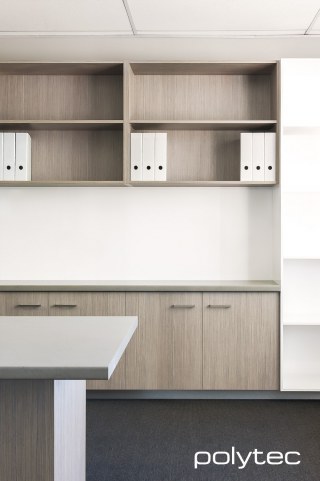 polytec COMMERCIAL & ARCHITECTURAL - Doors and shelving in Tessuto Milan Ravine, Melamine bookcase in Classic White Matt.