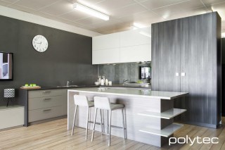 Polytec - Thermolaminated overhead doors in Manchester, Island bar panels in Tessuto Milan Ravine, Melamine doors and drawers in Strata Grey Matt.