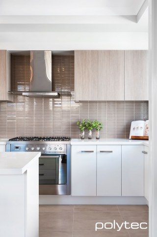 polytec KITCHEN - Doors and panels in Tessuto Milan Matt,  and Classic White Sheen.