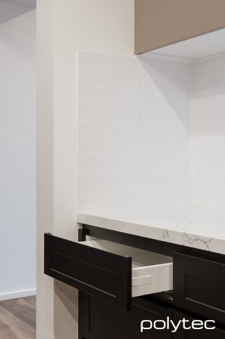 polytec THERMOLAMINATED - THERMOLAMINATED doors and Black Natura.