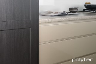 polytec THERMOLAMINATED - THERMOLAMINATED 18mm doors in Oberon,  and Tempest Woodgrain, THERMOLAMINATED 18mm doors in Manchester,  and Vittoria Pearl Gloss.