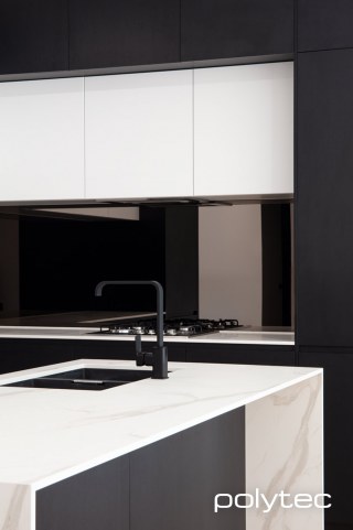 polytec XENOLITH - XENOLITH benchtop in Calacutta D'oro Smooth, Cabinetry in Black Woodmatt,  and Ultra White Venette.