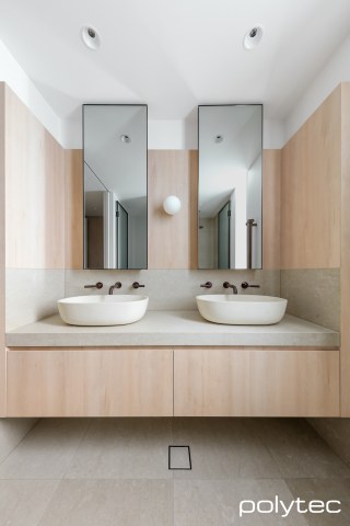 polytec BATHROOM - Vanity and wall panels in Nordic Oak Woodmatt.