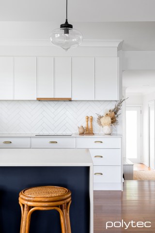 polytec KITCHEN - Thermolaminated doors & panels in Sussex,  and Ultra White Matt, Bar panel in Oxford Venette.