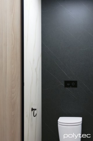 polytec COMPACT LAMINATE - Wall panelling in Athena Stone Smooth,  and Calacutta D'oro Smooth.